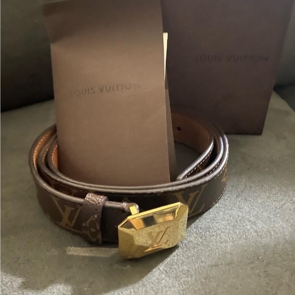 Louis Vuitton women’s belt size 30, no scuffs , no marks great condition - Picture 1 of 4